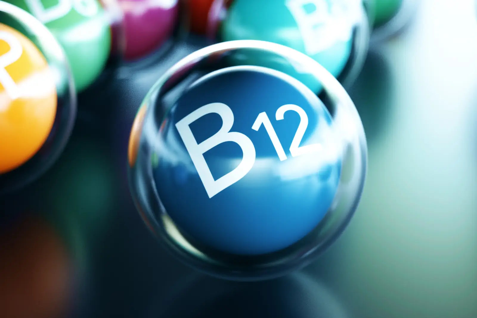 Symbol von Vitamin B12 als Kugel